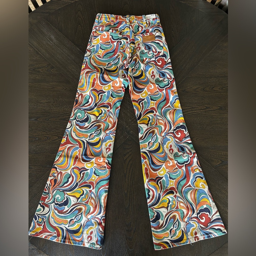 NWT Wrangler Women’s High Rise Flare Jeans Latigo Print Retro Pants - Picture 2 of 5